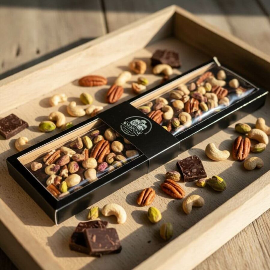 Czekolada deserowa z miksem orzechów – Wykwintnie 140 g